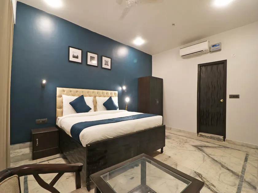 SilverKey Executive Stays 36995 Ambika Inn Complex - Image 1