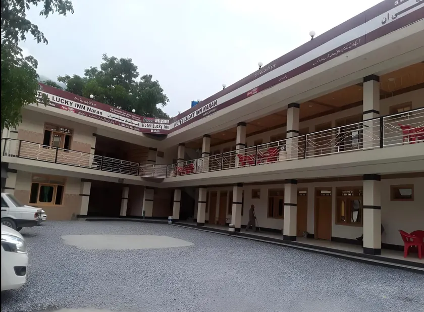 Hotel Lucky Inn Naran - Image 1