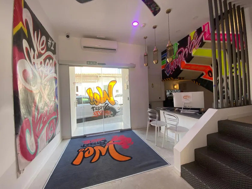 We Street Hostel - Albergue - Image 1