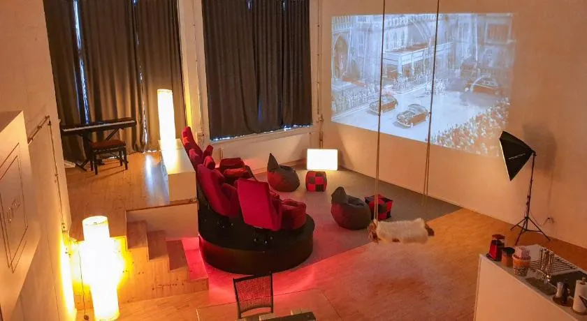 Loft with Home Cinema - Image 1