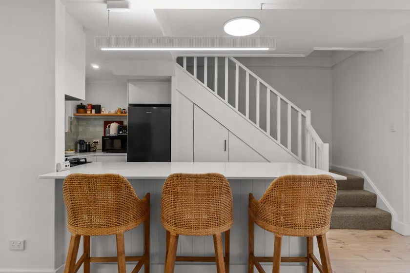 Stylish 2-Bed Townhouse in Leafy Hyde Park - Image 1