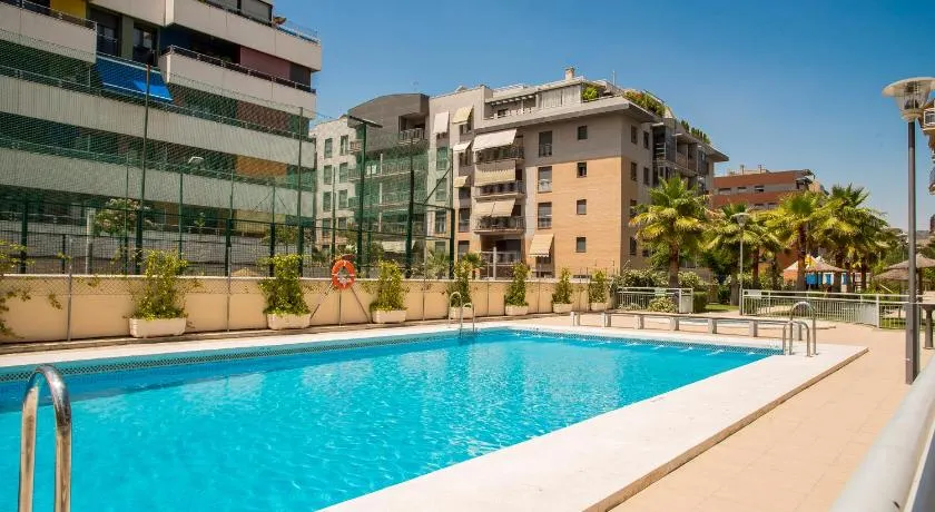 EnjoyGranada LUJO Piscina y Parking - Image 1