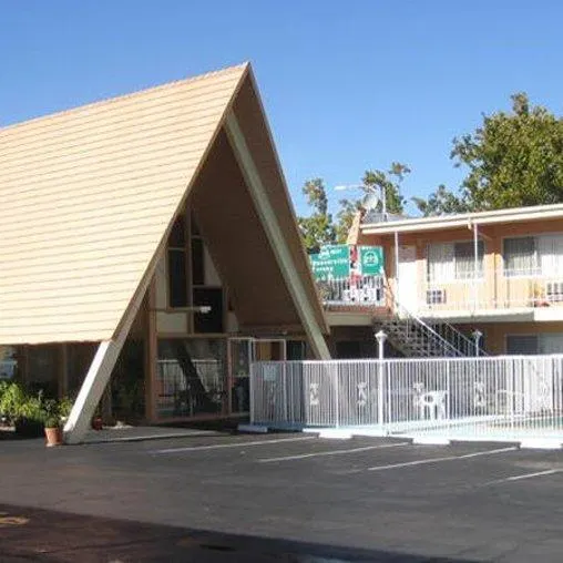 Shasta Lodge - Image 1