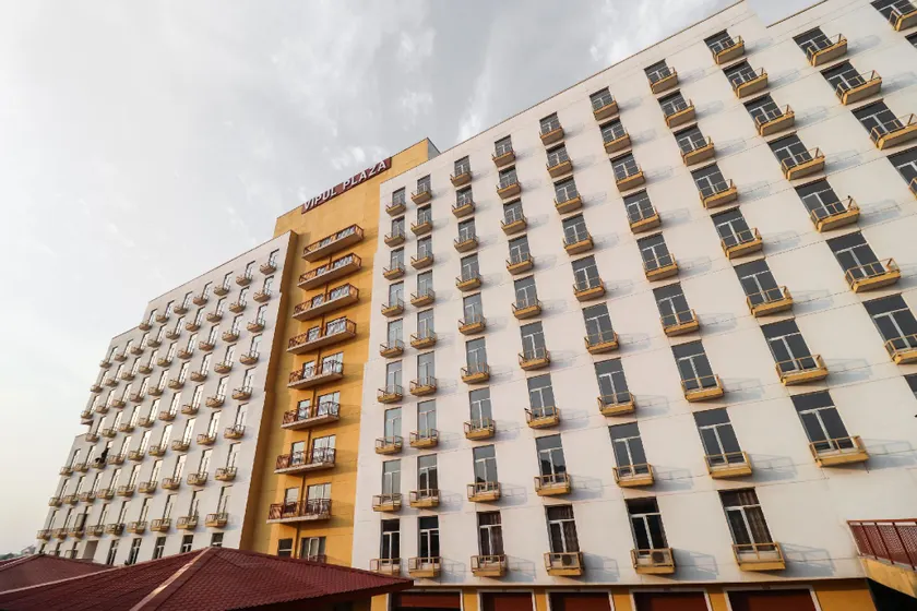 Capital O 70760 Hotel Grand 81 - Image 1