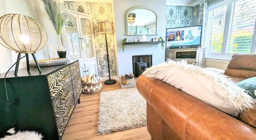 Spacious lovely 3 Bed House in Keyworth Nottingham suit CONTRACTORS OR FAMILY - Image 1