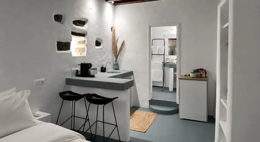 VR Chora Apartments - Image 1