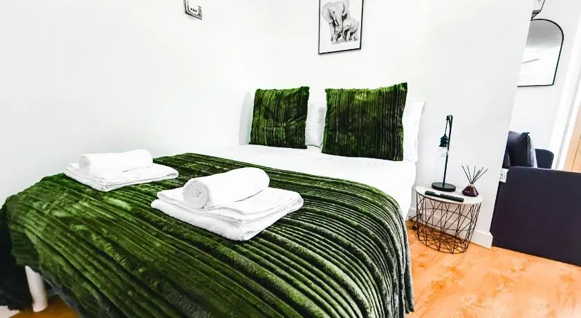 Chic Studio, Free parking, Sleeps 2 - Image 1