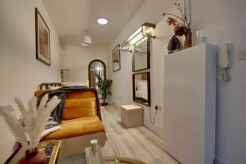 Stunning Compact Studio in the heart of Portsea - Image 1