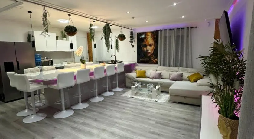 Villa 25 pax Jacuzzi 12 pax 10 min to Benidorm PARTY area - Image 1