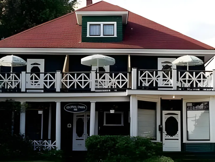 Colonial Charm Inn  - Image 1