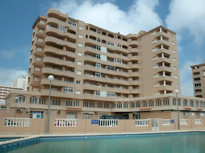 Apartamentos Copacabana Playa - Image 1