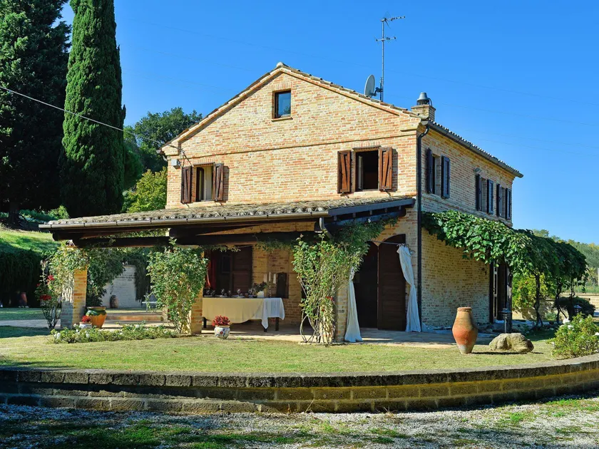 Elegant Villa in Montecosaro Italy with Jacuzzi - Image 1