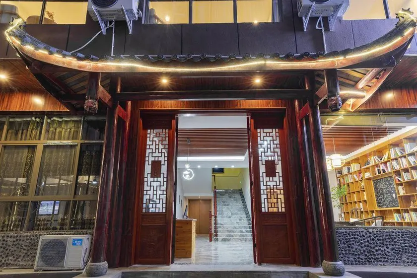 Mount Emei Baiyuting Yunjian Tangquan B&B - Image 1