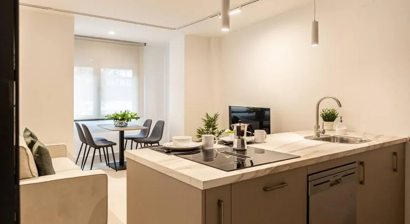 Royar Apartamentos - Image 1