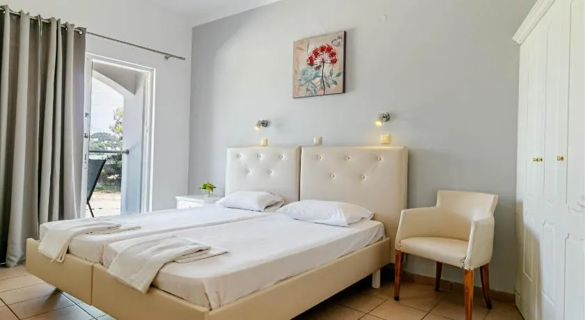 Porto Marina Aparthotel - Image 1