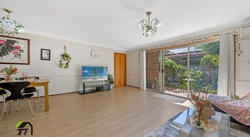 2B1B Villa in heart of Eastwood - Image 1
