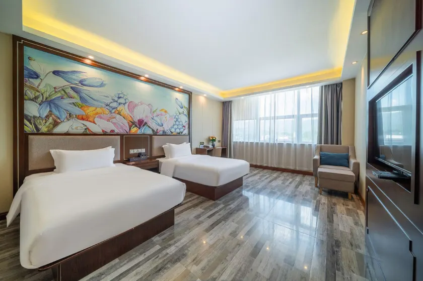 Golden Sunshine Hotel - Image 1