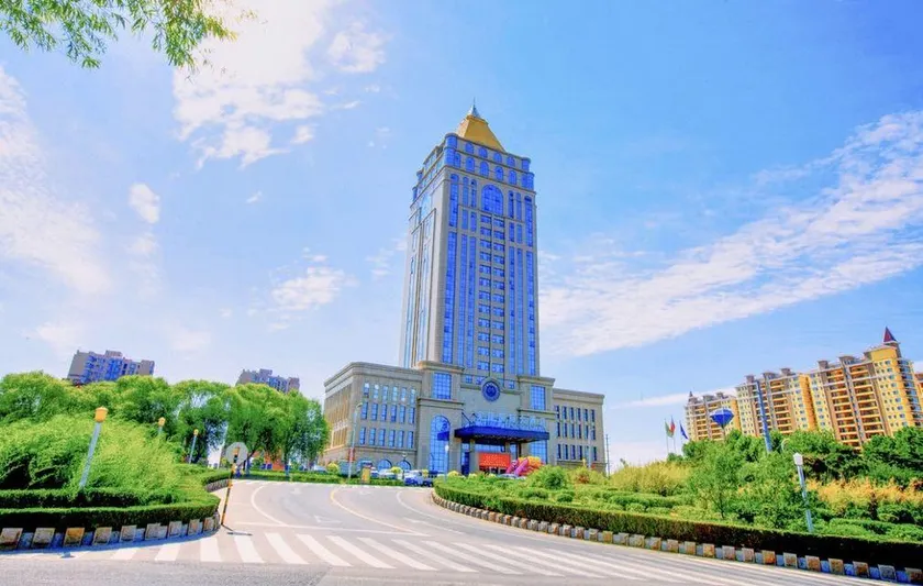 Baolong International Hotel - Image 1