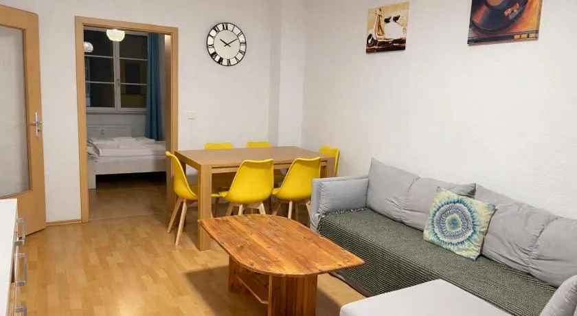 Stötteritz Holiday Apartment - 3 Rooms - 6 People - 5 beds - Balcony - Great public transport 11 minutes to the city - Image 1