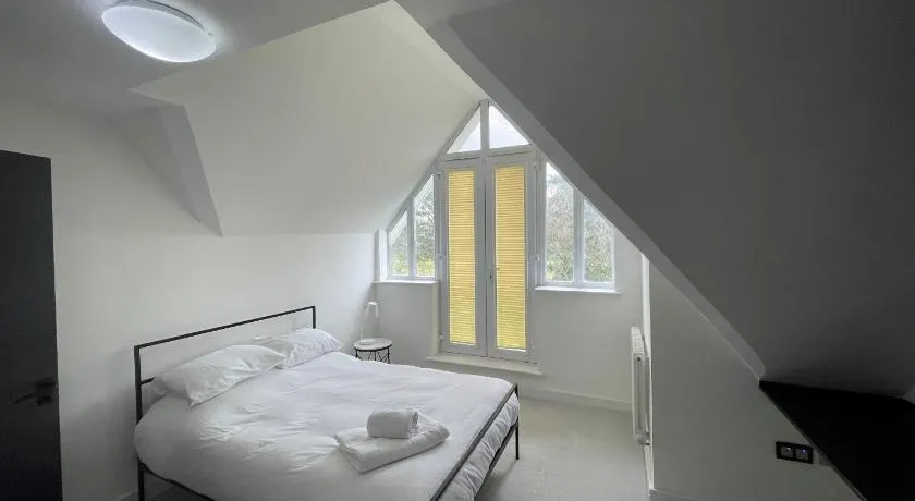 Modern and Stylish Penthouse Apartment next to Maidenhead Golf Course - Image 1
