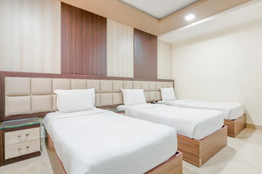 79286 The 33 Hotel - Image 1
