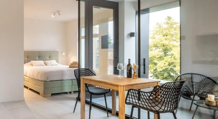 Mavue kamer met terras - Image 1