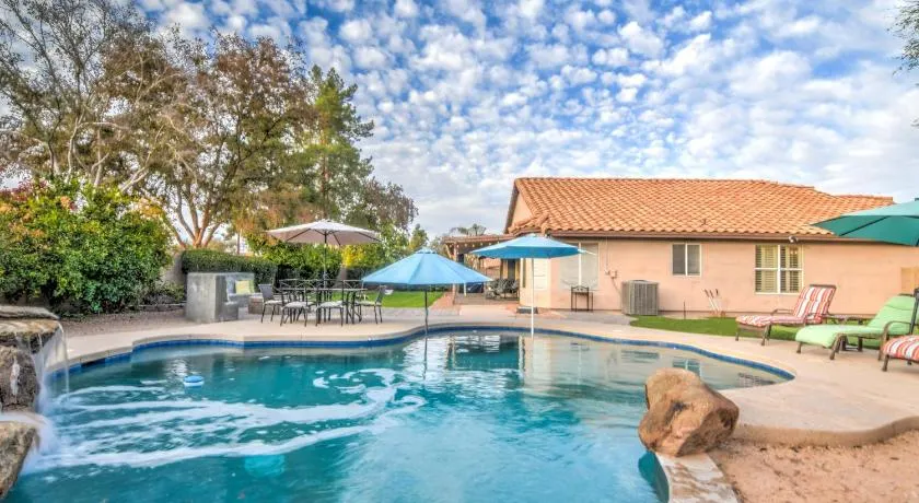 Route 66 Oasis in Downtown Gilbert with Heated Pool & Mini Golf - Image 1