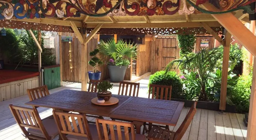 VILLA ZENITH Hostel - LA MAISON - Image 1
