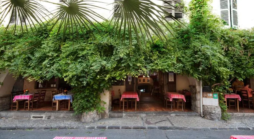 Hôtel Les Arcades - Image 1