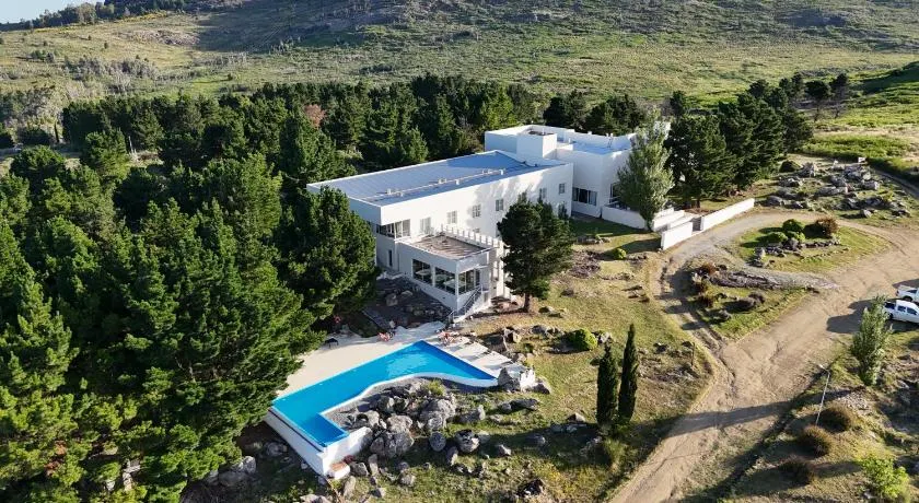 Elegance Hotel Tandil - Image 1