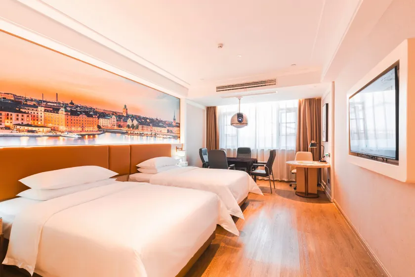 Vienna Hotel - Image 1