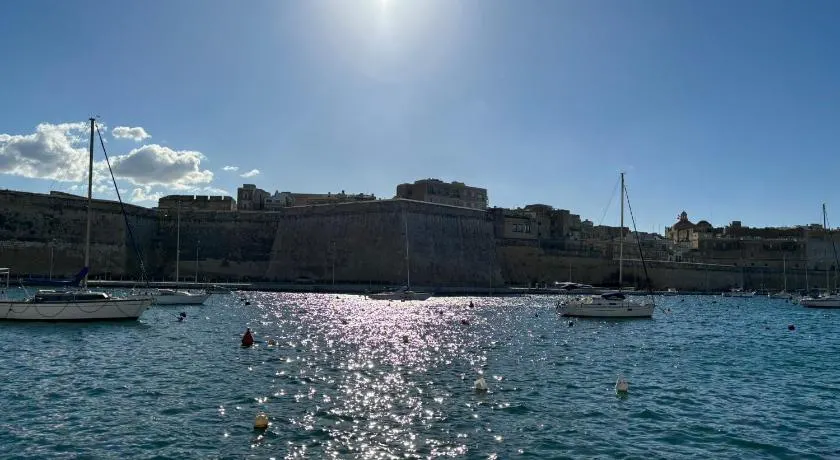 Traditional Maltese Sea View Apartment - Image 1