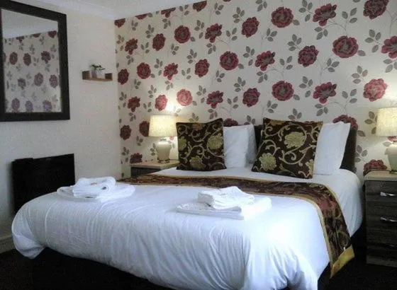 Maen Hir Guest House - Image 1