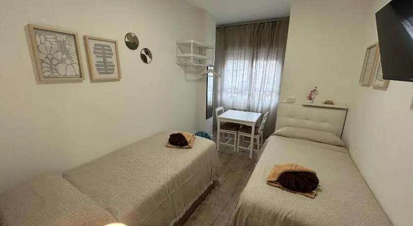 Habitaciones en Embajadores - Image 1