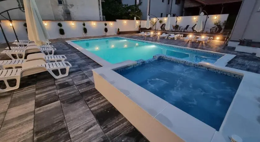 Fenix Apartments - Image 1