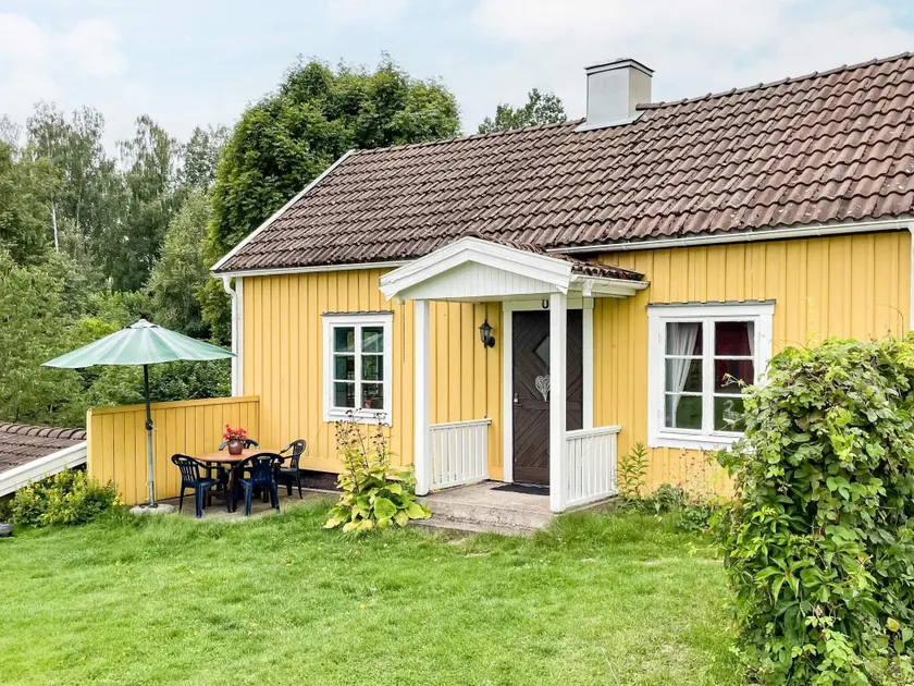 Charming Cottage by Lake in Torsebo - Image 1