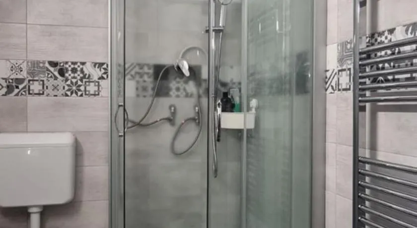 Karacsony Guest House - Image 1