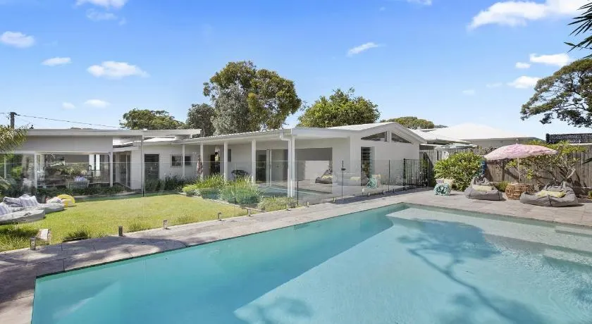 Heated Swimming Pool and Walk To Beach - Image 1