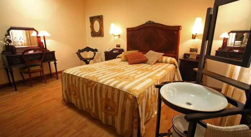 Hotel El Pentágono - Image 1