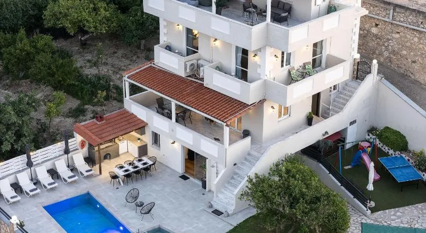 Luxurious Villa Kirianna - Private Pool, Jacuzzi, Sauna, & Gym - 13km to Rethymno center - Image 1