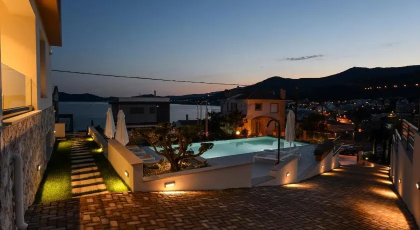 MARAVILLA SUITES - Image 1
