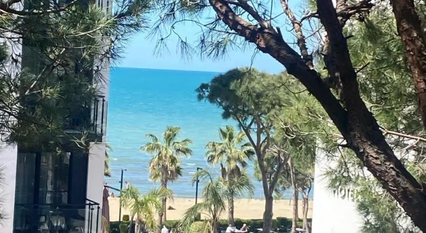 Sea View Studio Apartment, Golem, Mali i Robit - Image 1