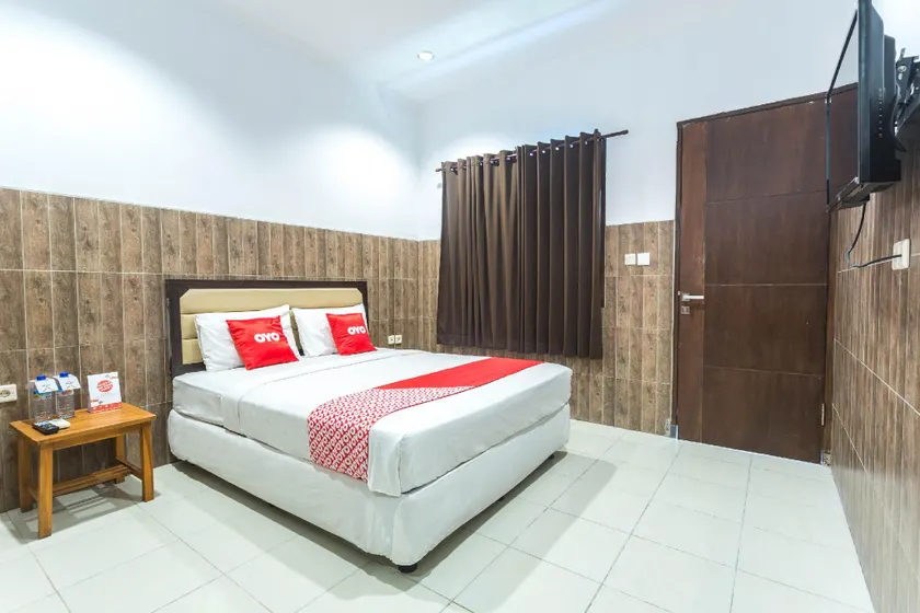 OYO 2020 Hotel Bumi Aditya Near Pantai Senggigi - Image 1