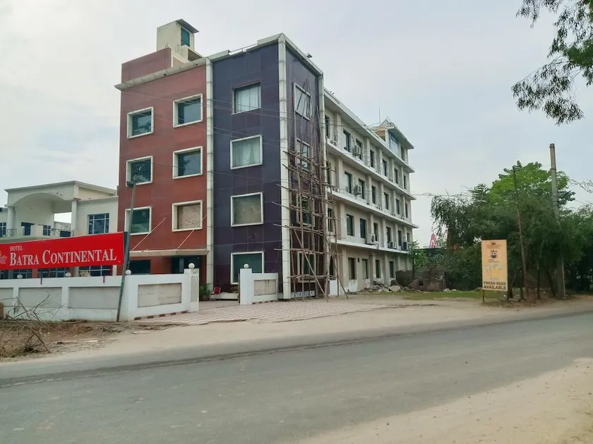 Hotel Batra Continental - Image 1