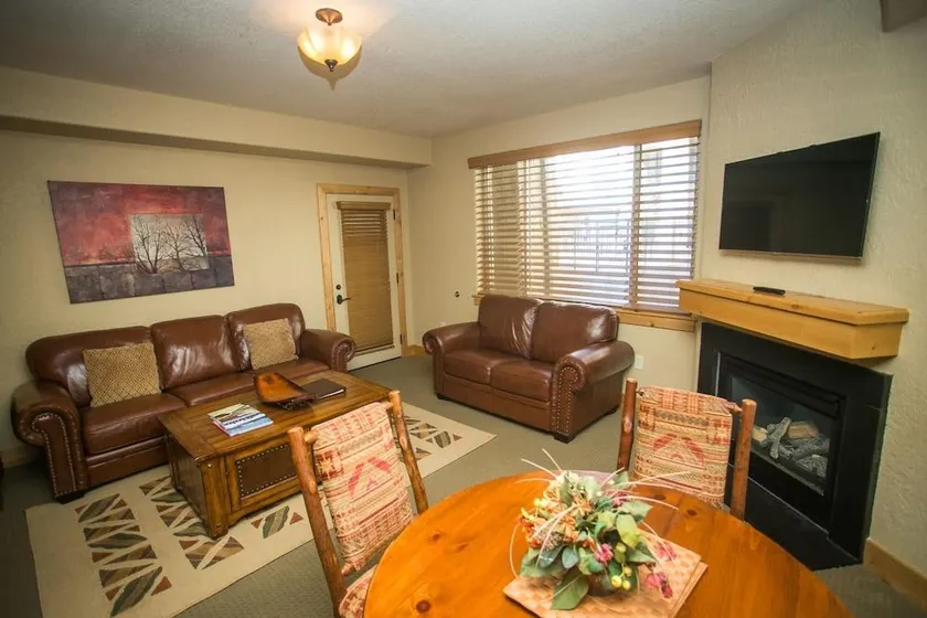 Silverado Lodge with Fireplaces and Pool Views - Image 1