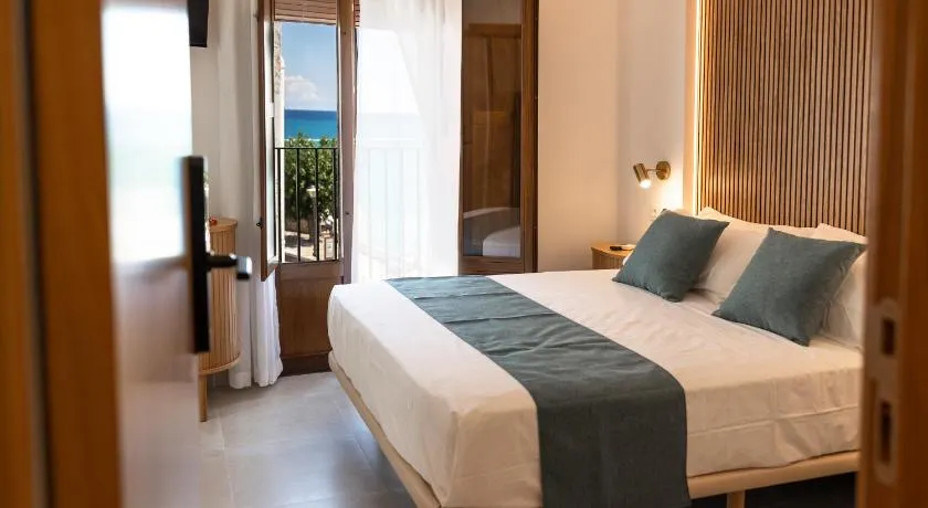Almar Suites - Image 1
