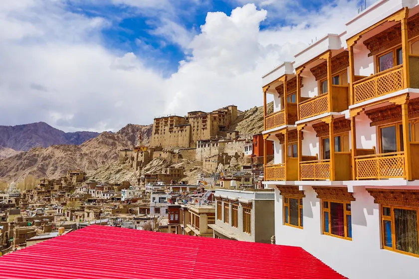 Mountain Palace Inn - Image 1