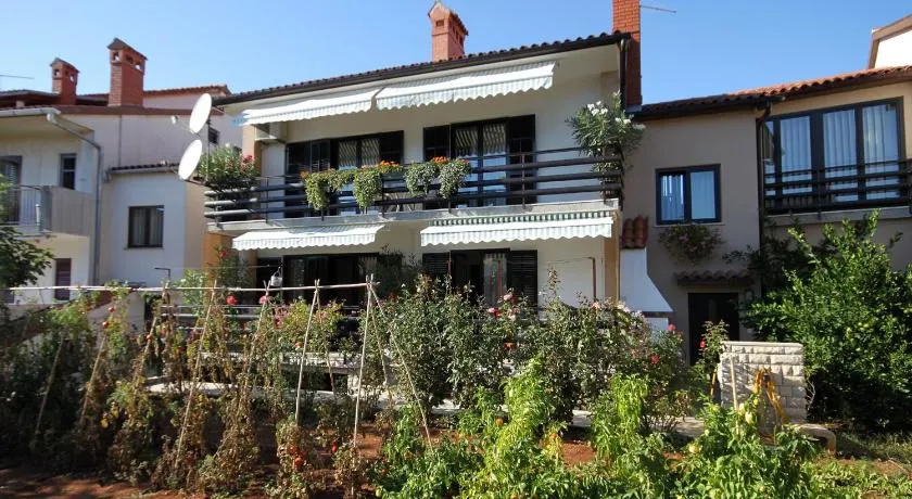 Apartments for families with children Valbandon, Fazana - 7239 - Image 1