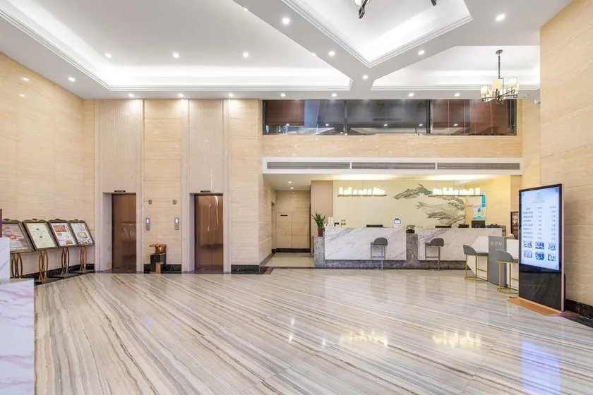Pruis Restaurant & Hotel - Image 1