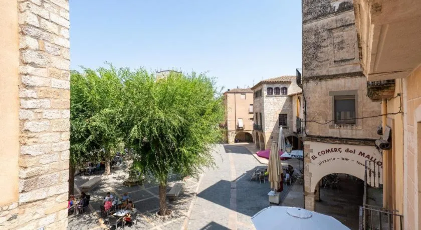 Hauzify I Apartaments La Plaça - Image 1